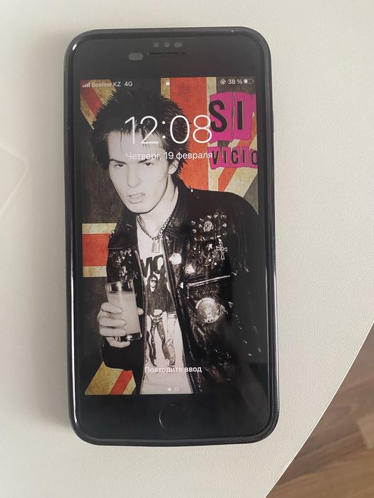 Iphone 7+  Продам айфон 7 плюс