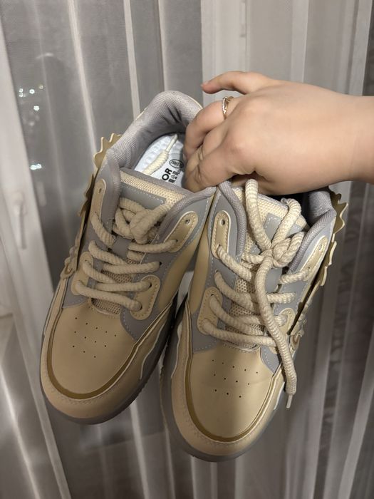 Продам кроссовки