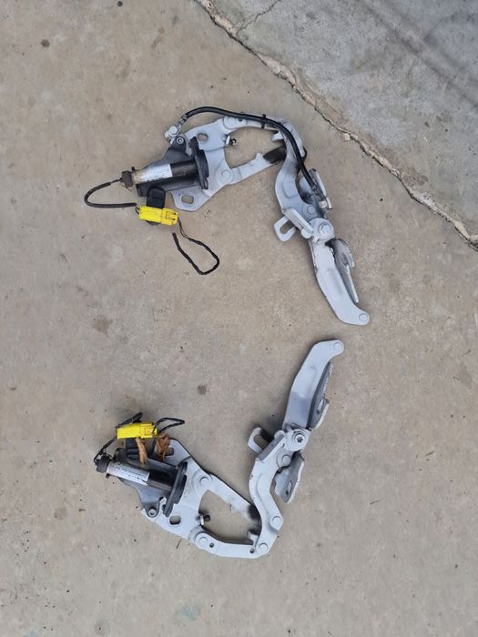 Capace pirotehnice cu balamale capota bmw e92 e93 lci 2012