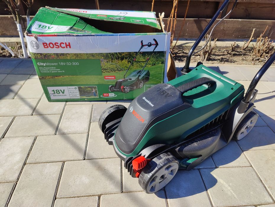 Masina de tuns iarba Bosch CityMower cu acumulator 18v