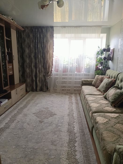 Продам квартиру трехкомнатную