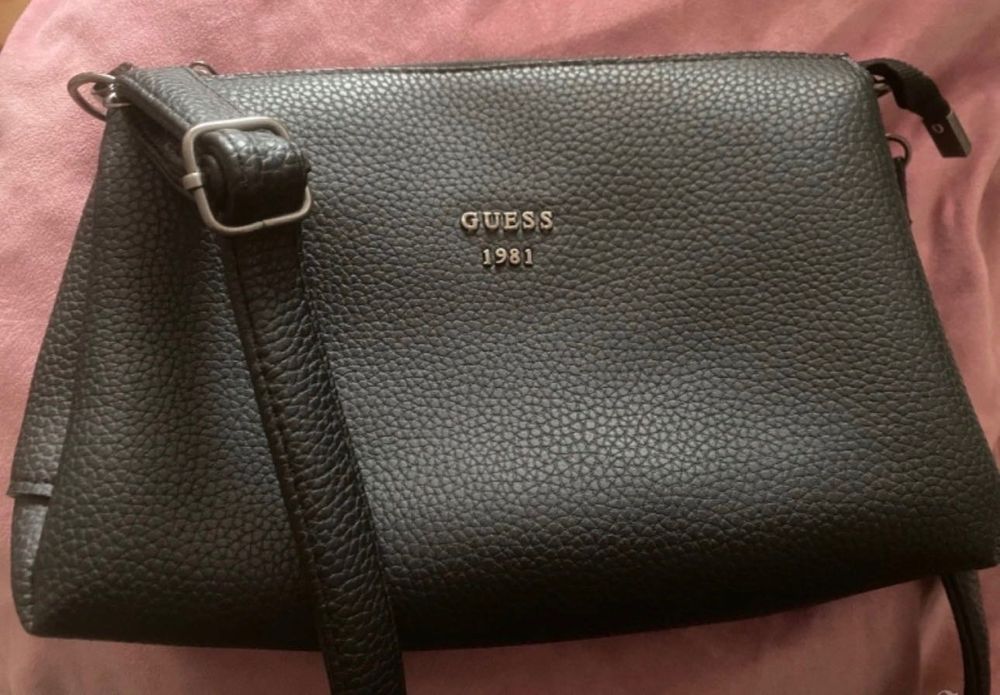 Дамска чанта Guess