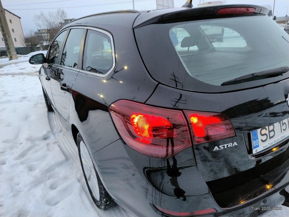 * Opel Astra J Sports Tourer *
