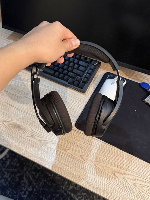 Безпроводные наушники HyperX