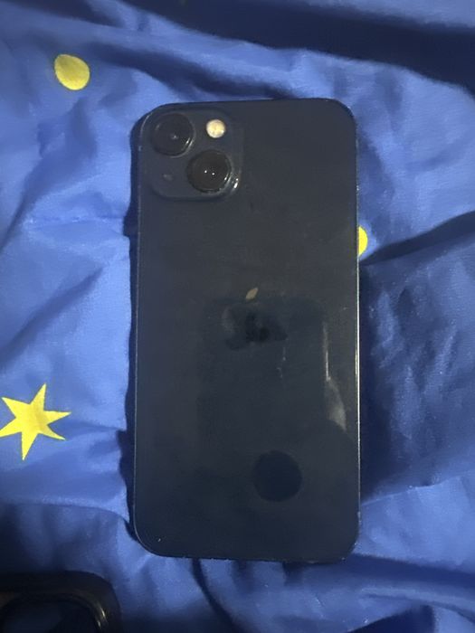 Vand iphone 13 simplu