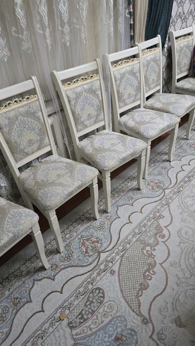 Столы и стулья для зала