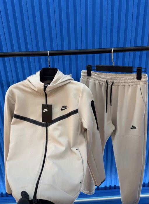Trening Nike Tech