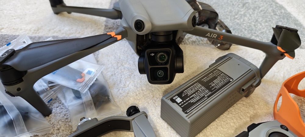 Дрон DJI Air 3 - Dual Camera (4K/60fps), Като нов, Само на 7 полета