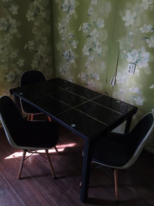 Продам стол со 3 стульями