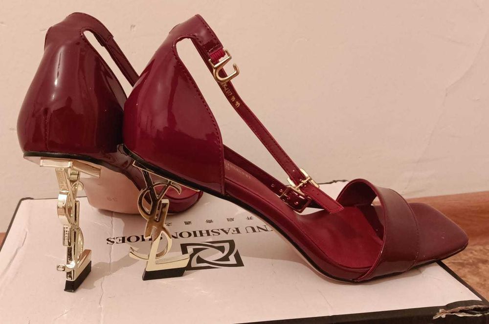 Продам босаножки