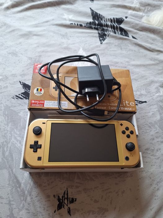 Nintendo Switch Lite Hyrule Edition