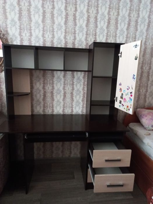 Стол, с полками и шкафчиками