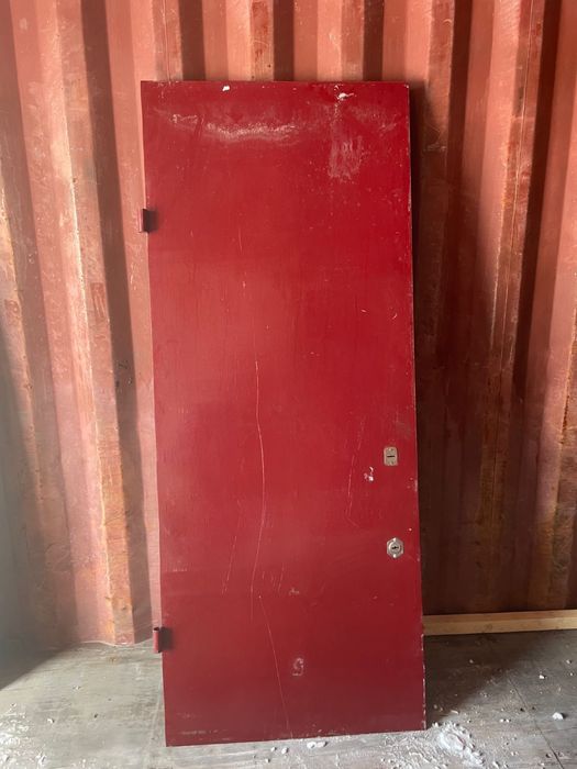 металлическая дверь срочно!!!