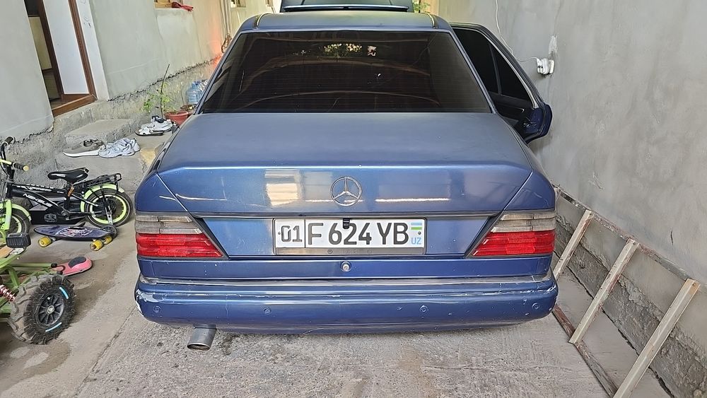 W124, Mersedes Daimler