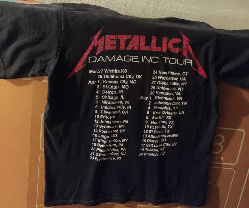 Продавам оригинална тениска на Металика
