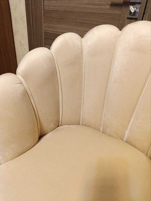 Продается мягкое кресло для гостиной