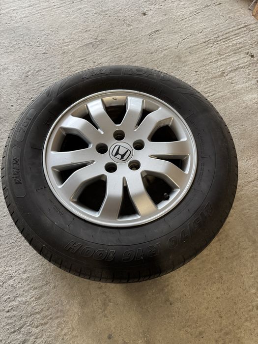 Джанти 5х114.3-R16 с всесезонни гуми 215/70/16 от Honda CR-V 2
