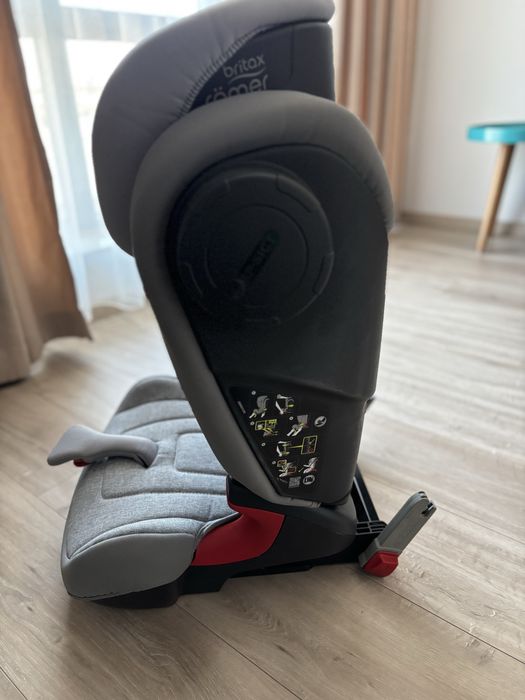 Детски стол за кола Britax Romer Kidfix III, M 15-36 kg, с ISOFIX