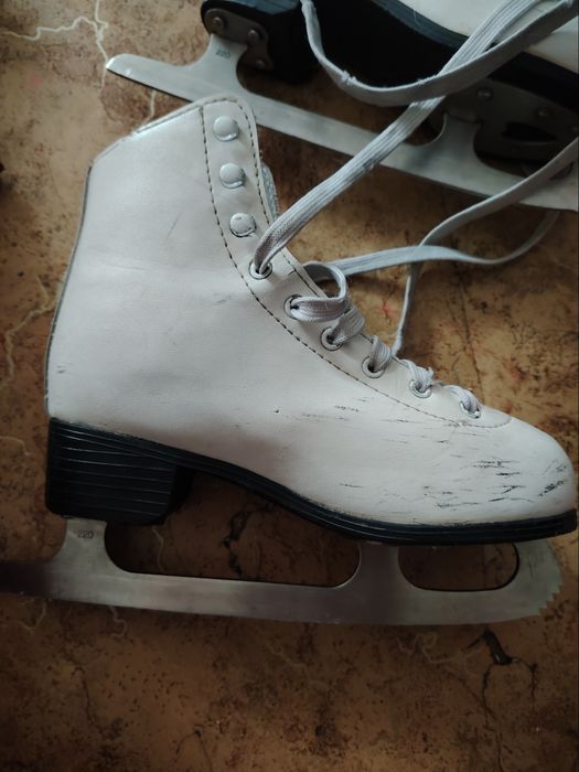 Коньки фигурные 35 размер