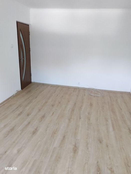 Apartament 2 camere decomandat - de vanzare