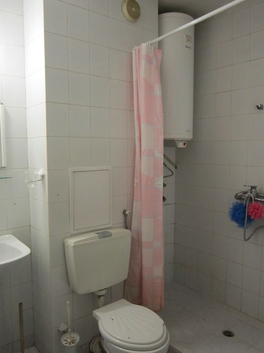 Дава се под наем Двустаен апартамент в Бургас, Възраждане - 85 кв.м за 127.5 € - Снимка #2