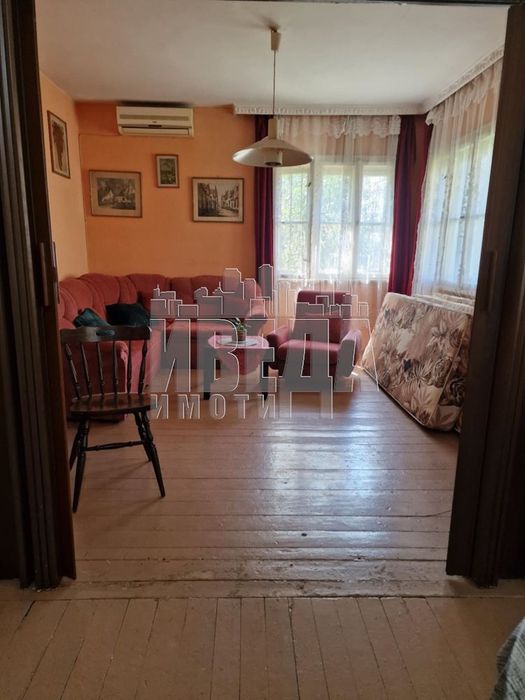 Етаж от къща в Варна-Окръжна болница площ 162