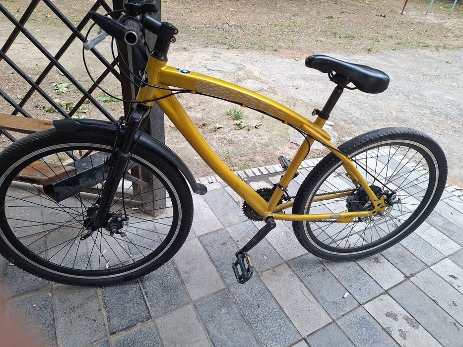Velosiped BMW  rangi sariq