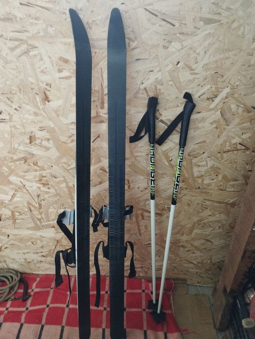 Продам лыжи новые