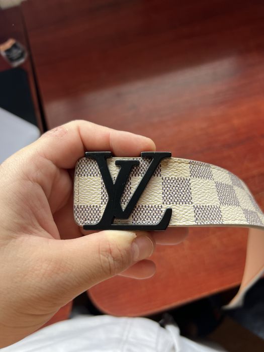 Curea de piele lacuita LV