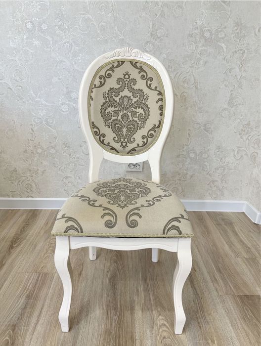 Стол со стульями