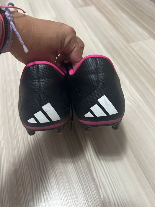 Adidasi pentru fotbal
