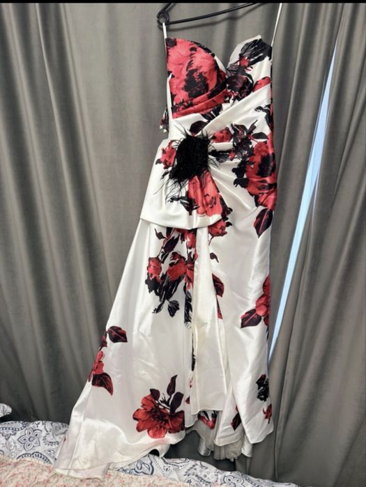 Rochie de LUX cu trena, cumparata din Turcia