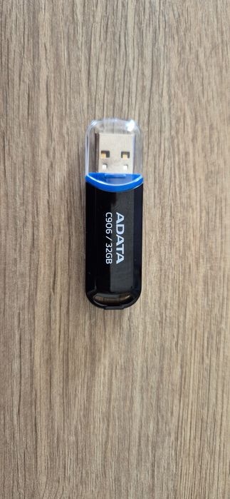 Stick-uri/DVD-uri cu Windows 10 / Windows 11