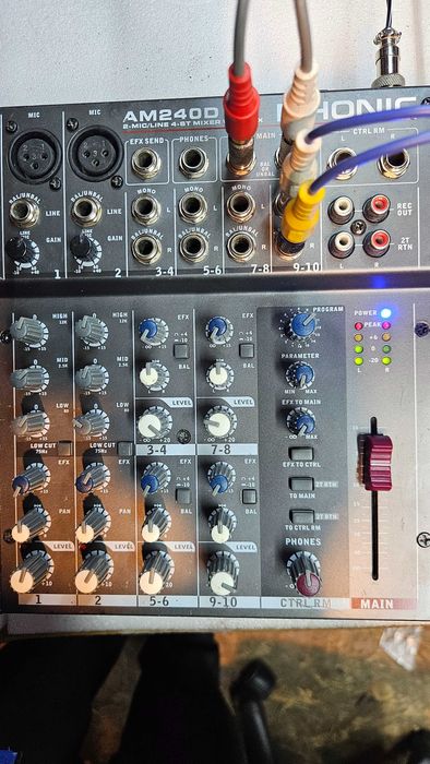 Mixer audio PHONIC AM 240D cu efecte