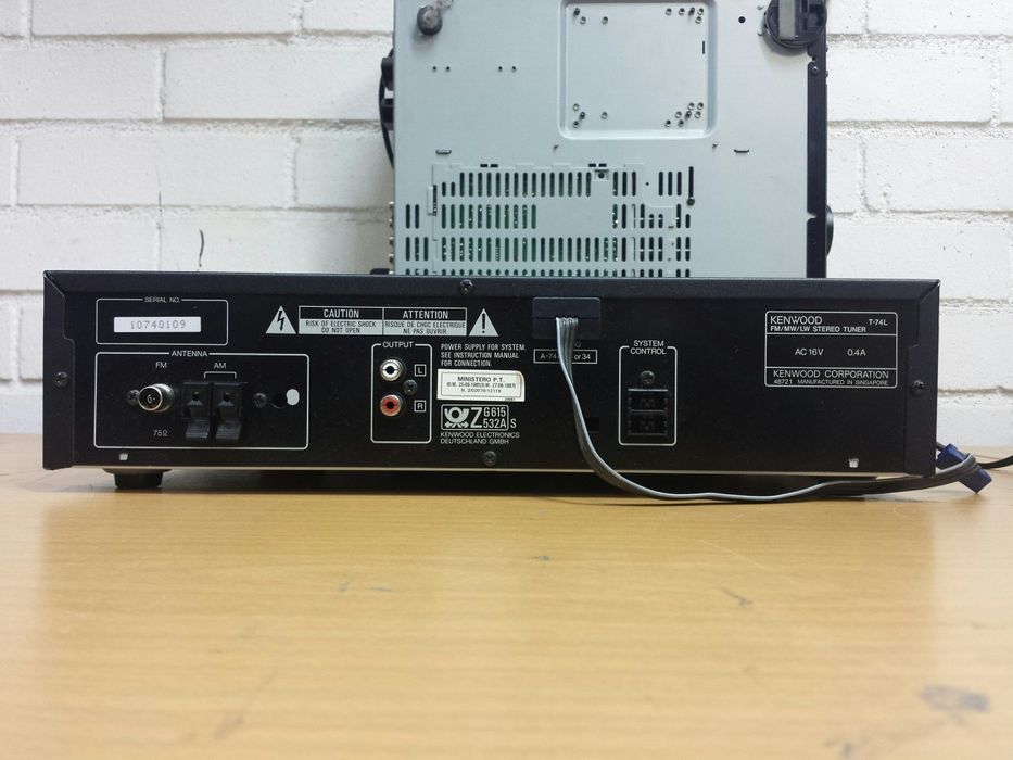Kenwood A-54. Amplificator și tuner. Cota: L-36 cm. Preț fix !