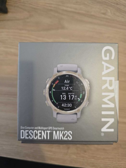 Garmin Descent Mk2s 43mm, Light Gold cu bratara din silicon Light Sand