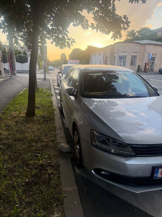 VOLKSWAGEN Jetta 2011 — imagine 3