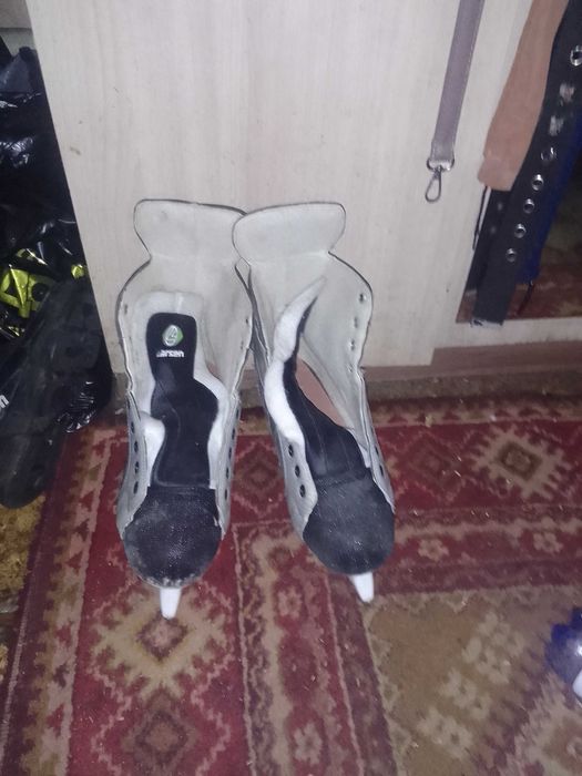 Продам коньки ларсон
