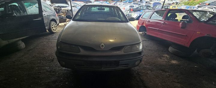 Balama capota motor stanga Renault Laguna prima generatie (facelift)