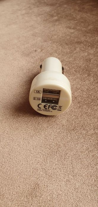 Încărcător auto 12 - 24V DC, cu două porturi USB