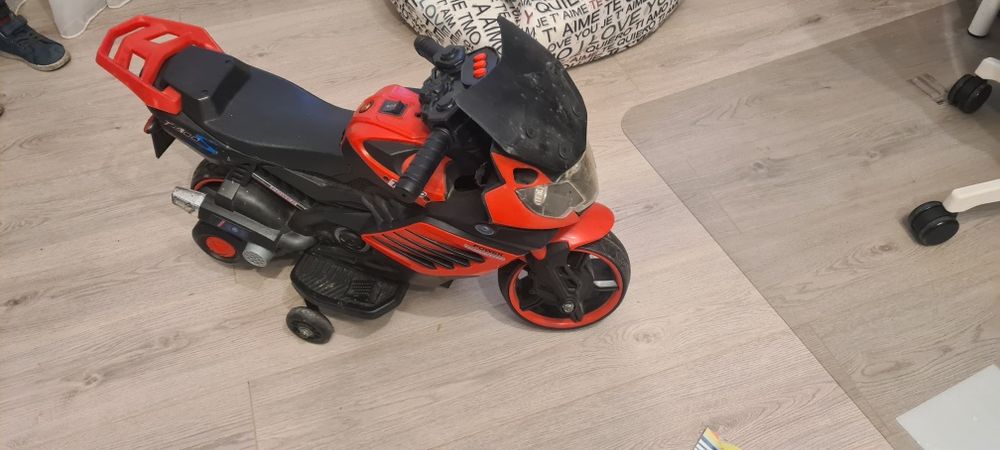 Motoreta electrica cu melodii si lumini