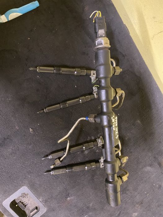 Injectoare Ford mondeo MK3 2.0TDCI Pret 2000ei