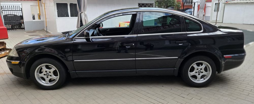 VOLKSWAGEN Passat 2003 — imagine 1