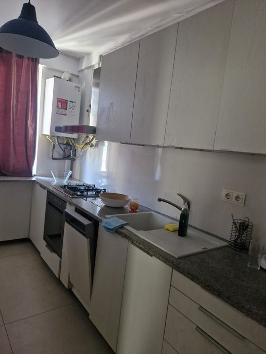 Închiriez apartament