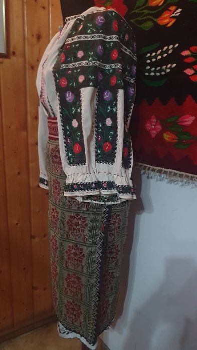 REDUCERE 25%! Costum popular (Ie/camasa cu poale, fota/catrinta)