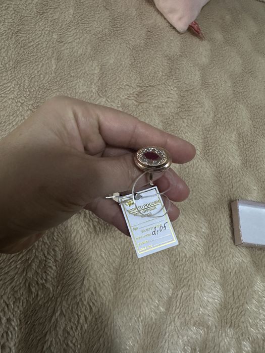 Продам кольцо золотое