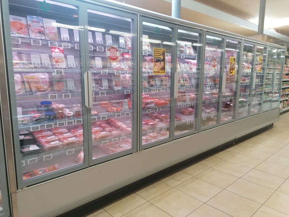 Vitrine frigorifice cu usi de sticla