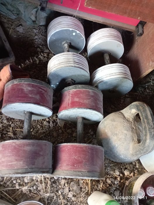 Гантеллар ва тош сотилади