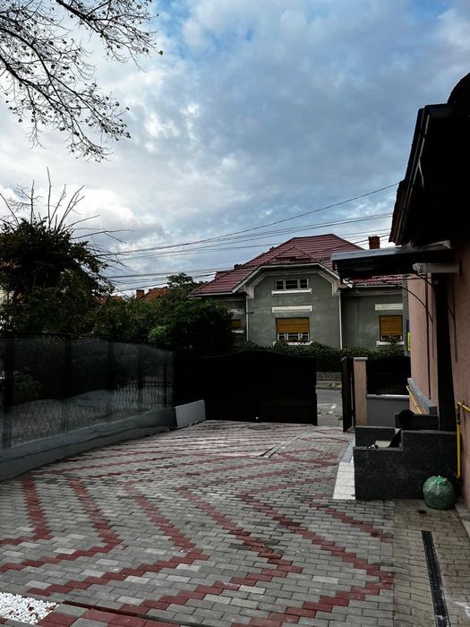 Chirie casa cu curte cu 2 camere zona centrala Curtea de apel