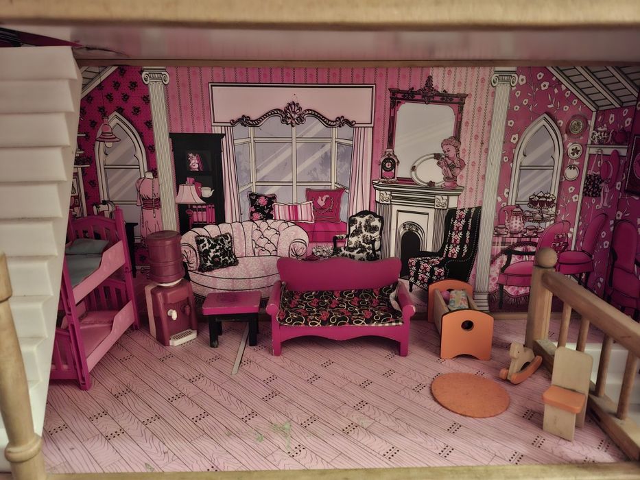 Casă de păpuși din lemn